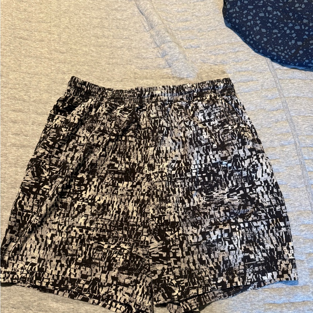 Lululemon Pacebreaker 7”